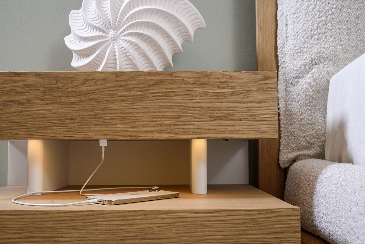Ascott komodino krevatokamaras me usb charger led fos