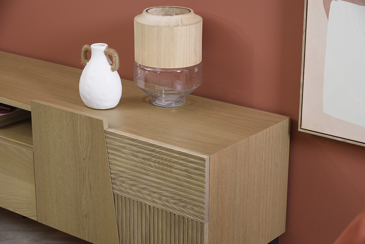 One epiplo tv masif dryino