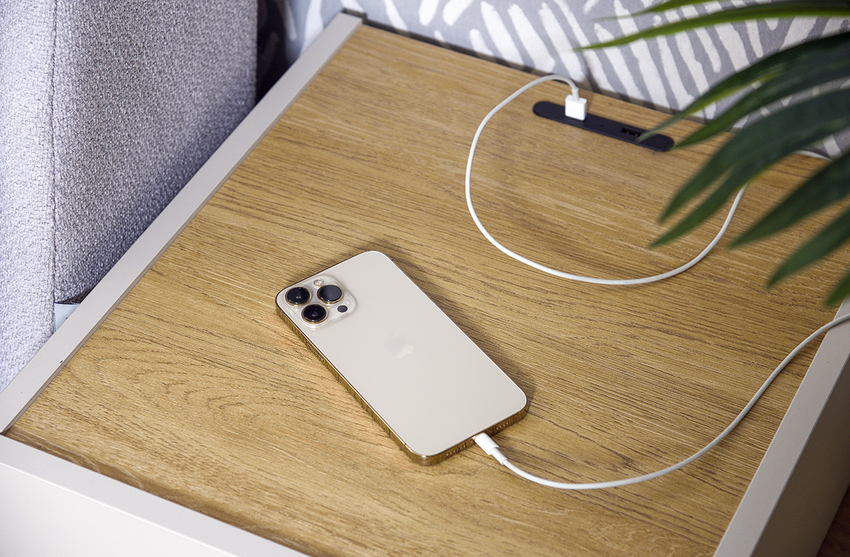 Loft komodino me usb fortisti